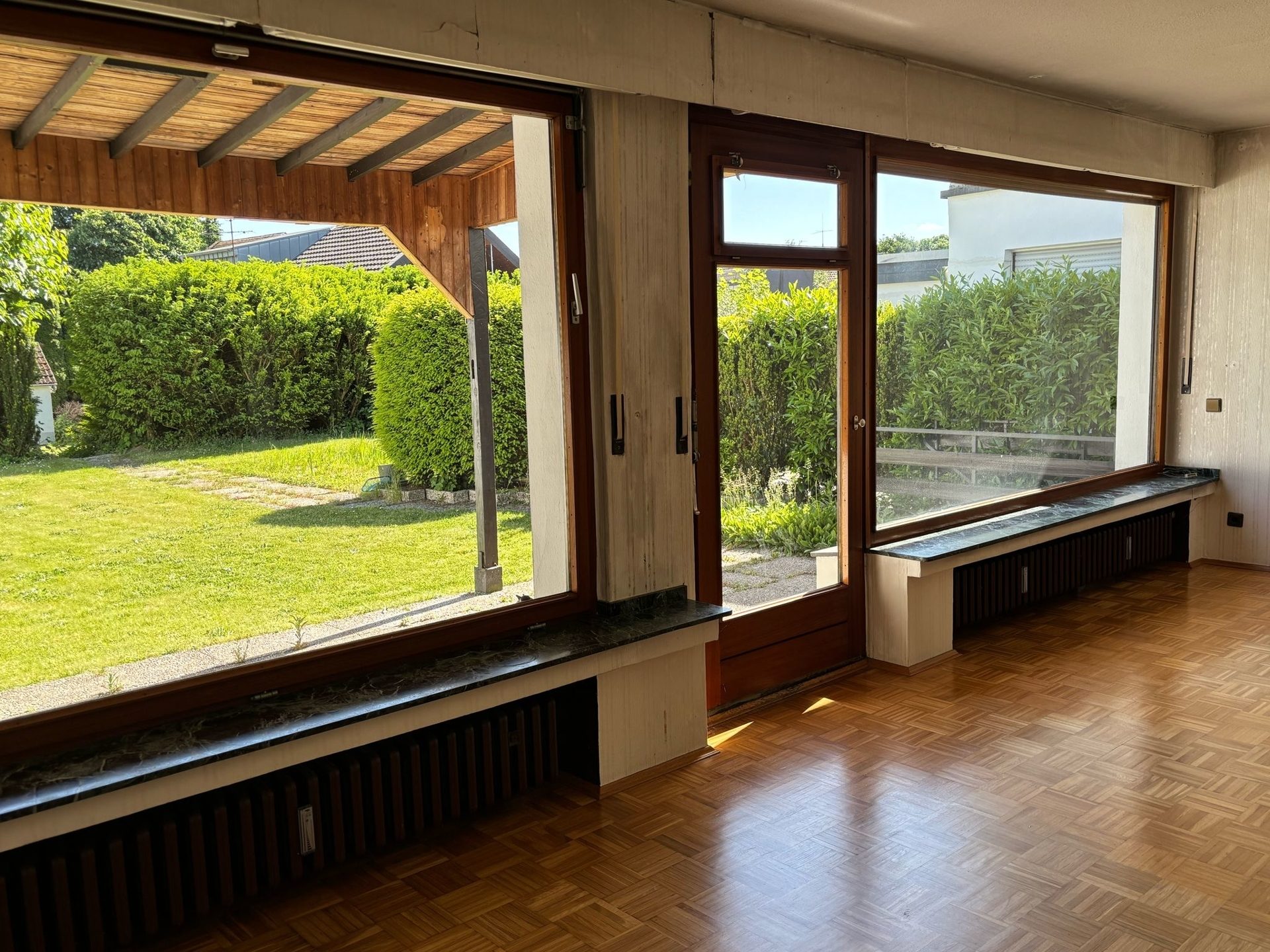 Böcker Wohnimmobilien - Immobilienangebot - Duisburg / Serm - Alle - Großes Potenzial - Bauplatz und Ausbau möglich - Nur 1 Einheit vermietet