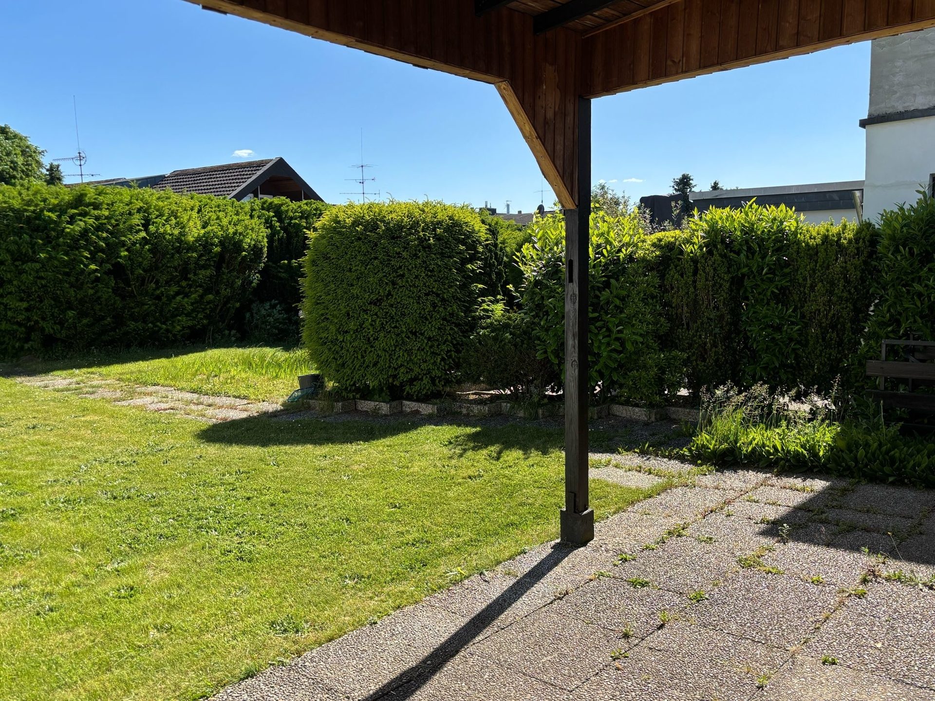 Böcker Wohnimmobilien - Immobilienangebot - Duisburg / Serm - Alle - Großes Potenzial - Bauplatz und Ausbau möglich - Nur 1 Einheit vermietet