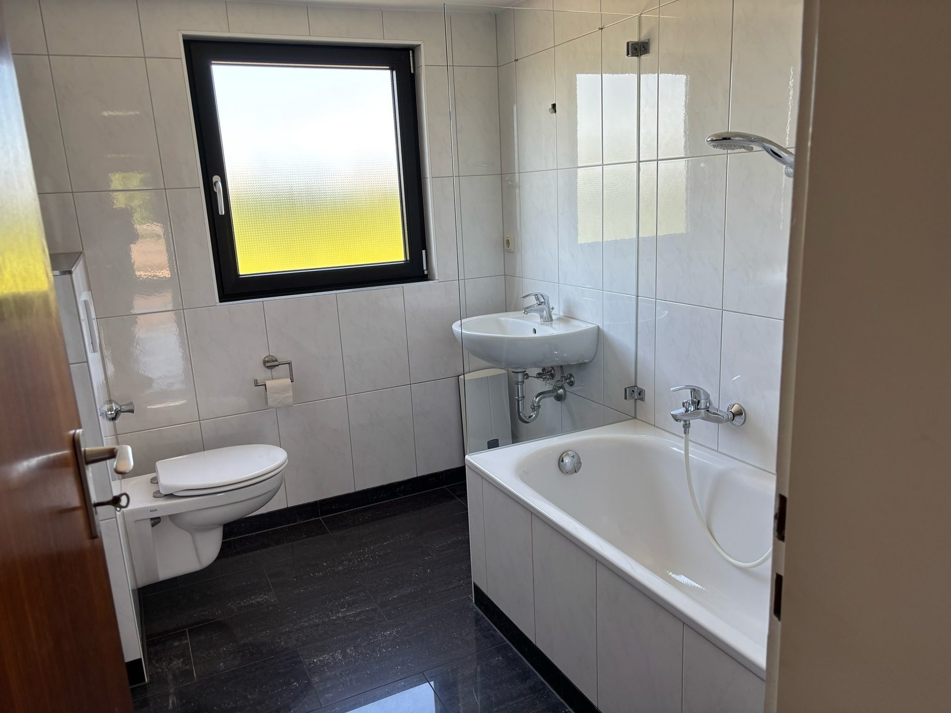 Böcker Wohnimmobilien - Immobilienangebot - Duisburg / Serm - Alle - Großes Potenzial - Bauplatz und Ausbau möglich - Nur 1 Einheit vermietet