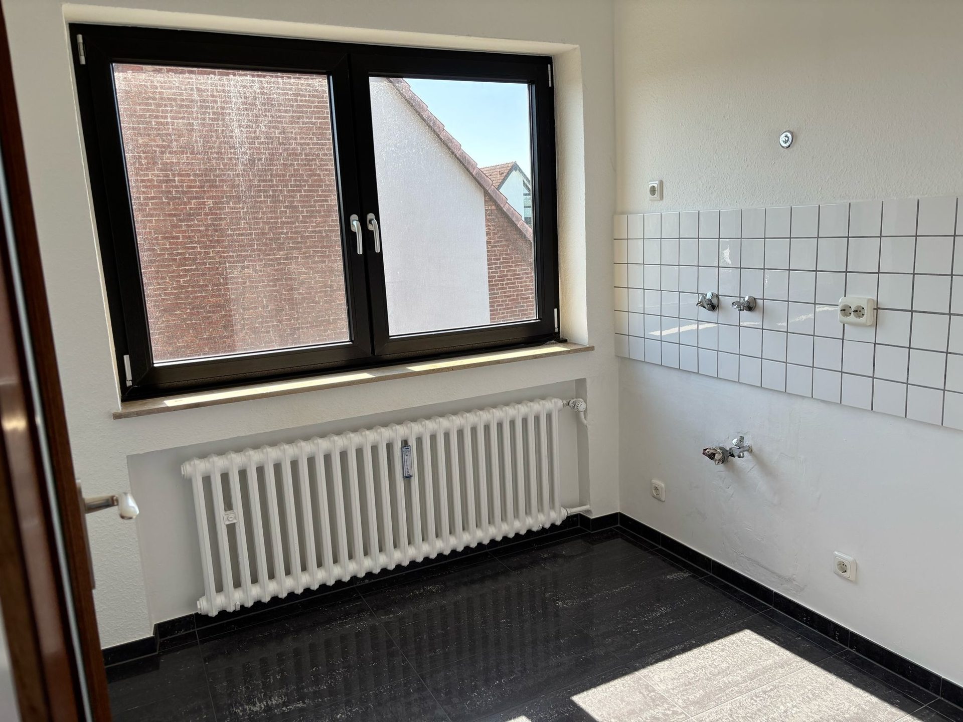 Böcker Wohnimmobilien - Immobilienangebot - Duisburg / Serm - Alle - Großes Potenzial - Bauplatz und Ausbau möglich - Nur 1 Einheit vermietet
