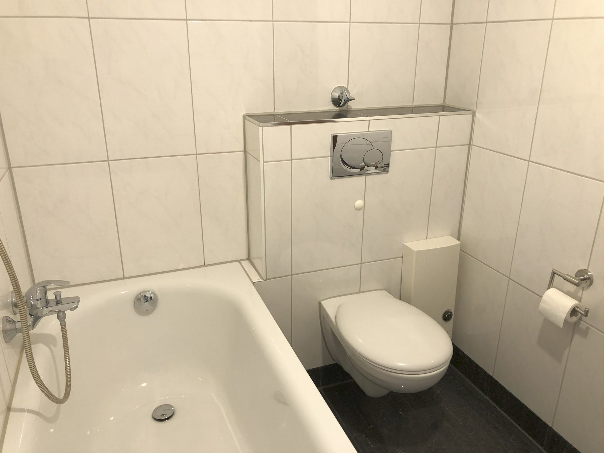 Böcker Wohnimmobilien - Immobilienangebot - Duisburg / Serm - Alle - Großes Potenzial - Bauplatz und Ausbau möglich - Nur 1 Einheit vermietet