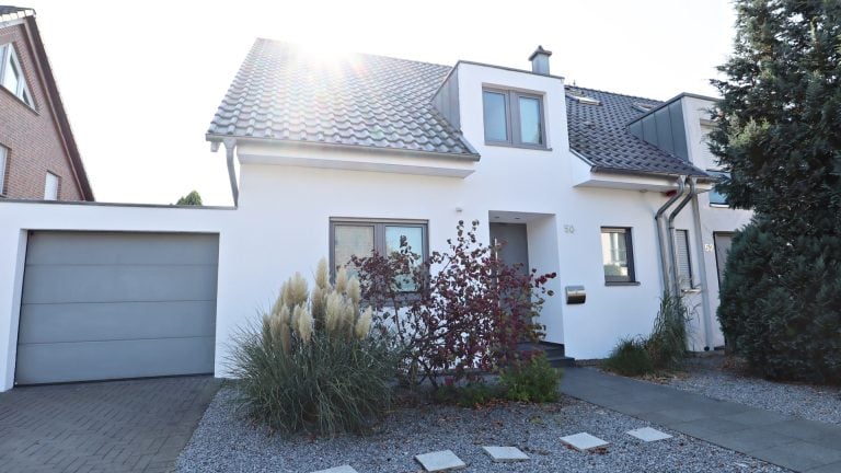 Böcker Wohnimmobilien - Immobilienangebot - Düsseldorf / Kaiserswerth - Alle - Luxus-Doppelhaushälfte in Top-Lage von Kaiserswerth