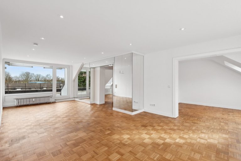 Böcker Wohnimmobilien - Immobilienangebot - Düsseldorf /Niederkassel - Alle - Dachgeschosswohnung mit Raumgefühl