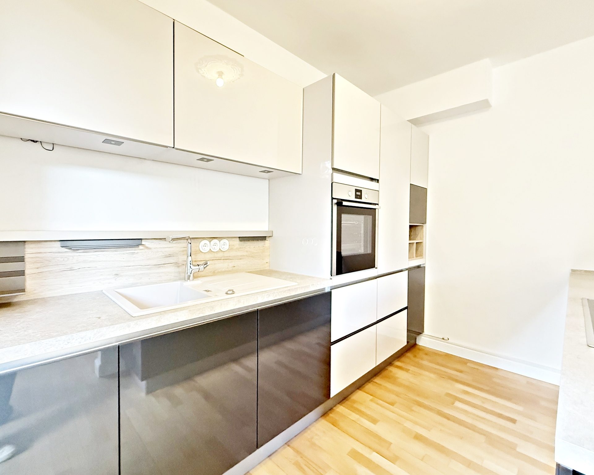 Böcker Wohnimmobilien - Immobilienangebot - Düsseldorf / Oberkassel - Alle - Freundliche ETW mit eigenem Garten und Einzelgarage