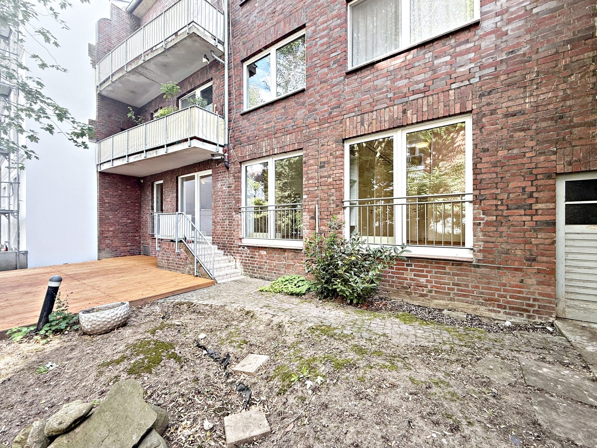 Böcker Wohnimmobilien - Immobilienangebot - Düsseldorf / Oberkassel - Alle - Freundliche ETW mit eigenem Garten und Einzelgarage