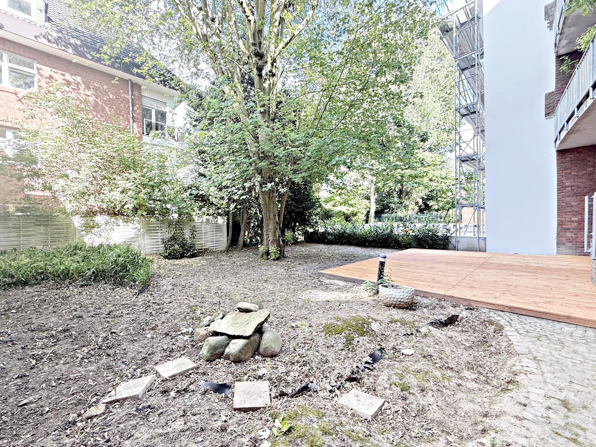 Böcker Wohnimmobilien - Immobilienangebot - Düsseldorf / Oberkassel - Alle - Freundliche ETW mit eigenem Garten und Einzelgarage