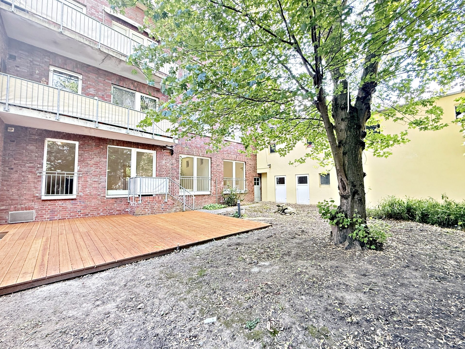 Böcker Wohnimmobilien - Immobilienangebot - Düsseldorf / Oberkassel - Alle - Freundliche ETW mit eigenem Garten und Einzelgarage