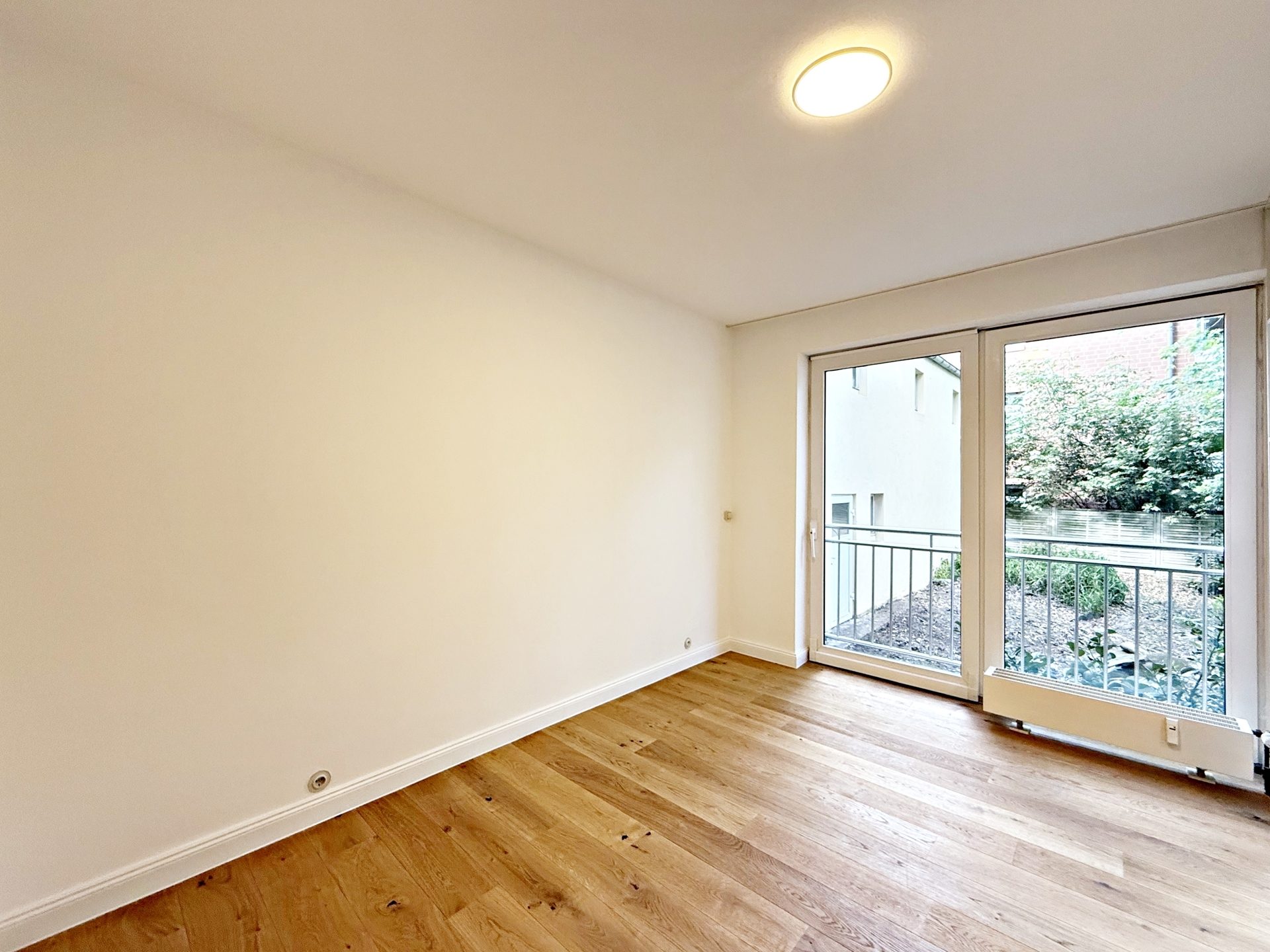 Böcker Wohnimmobilien - Immobilienangebot - Düsseldorf / Oberkassel - Alle - Freundliche ETW mit eigenem Garten und Einzelgarage