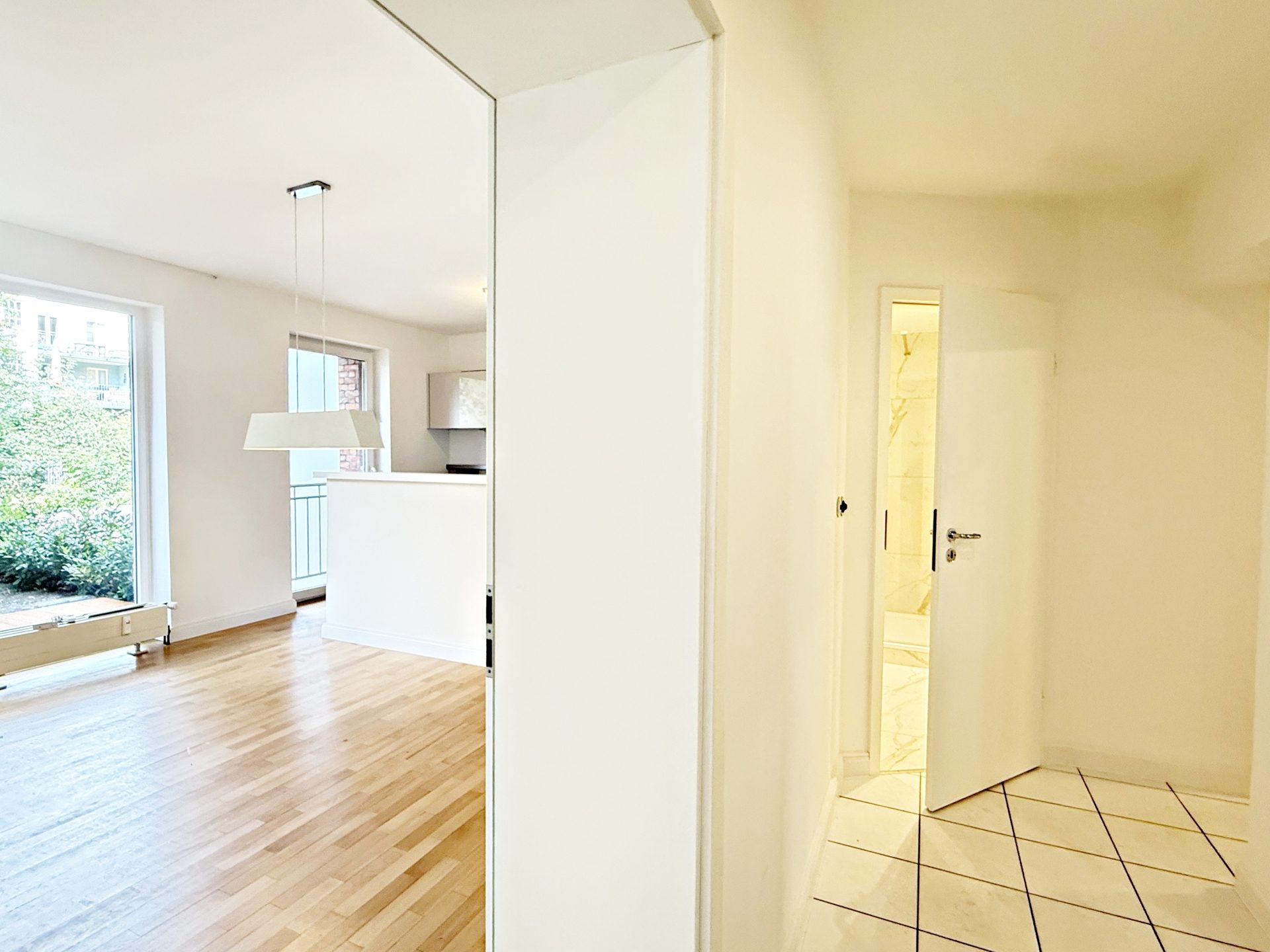 Böcker Wohnimmobilien - Immobilienangebot - Düsseldorf / Oberkassel - Alle - Freundliche ETW mit eigenem Garten und Einzelgarage