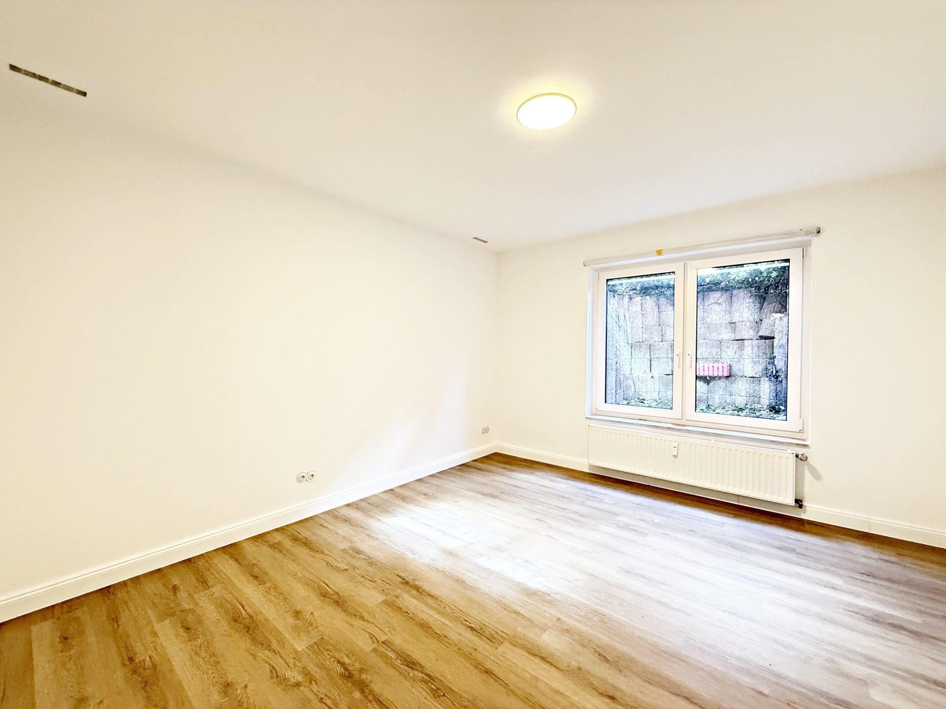 Böcker Wohnimmobilien - Immobilienangebot - Düsseldorf / Oberkassel - Alle - Freundliche ETW mit eigenem Garten und Einzelgarage