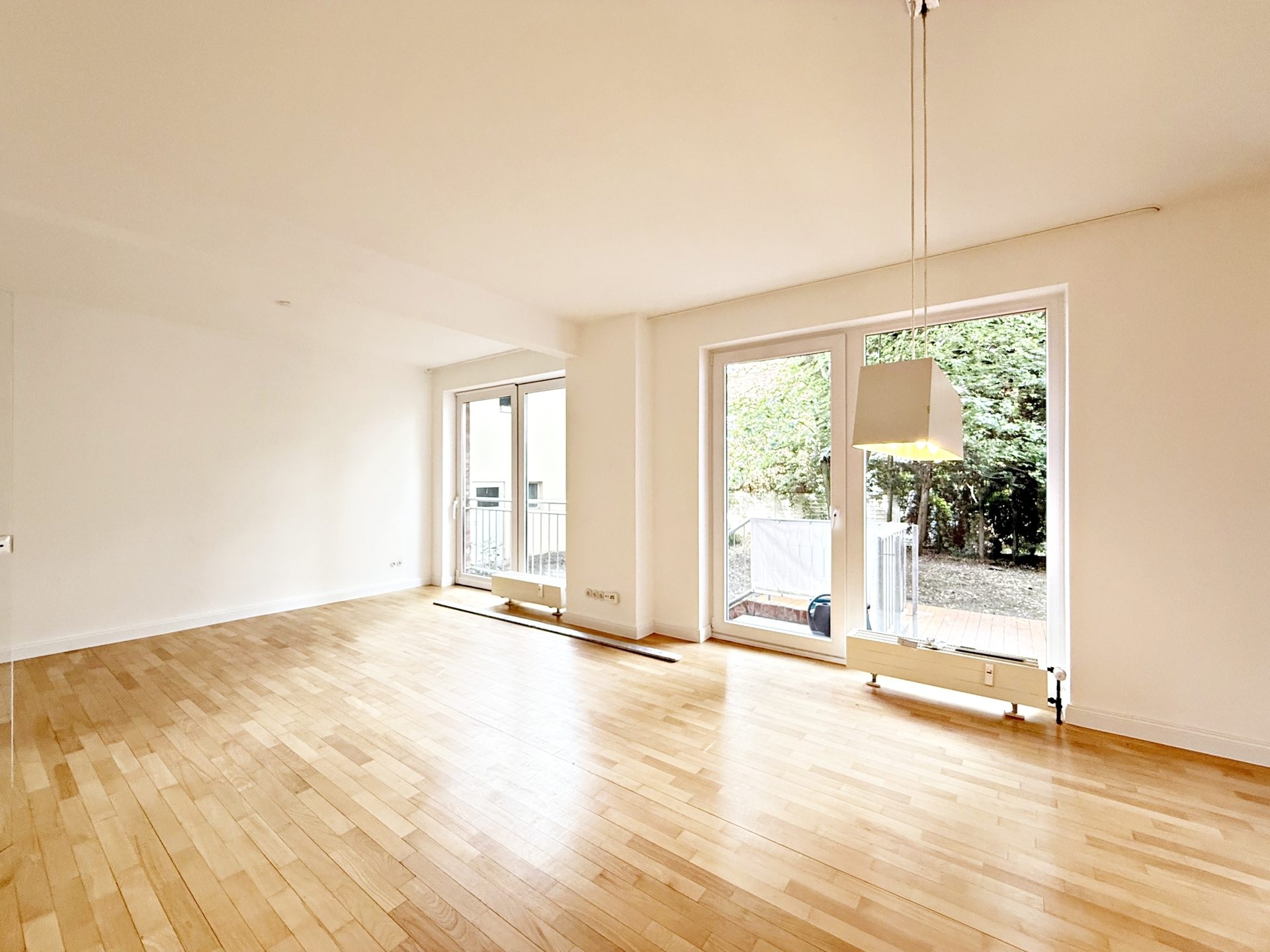 Böcker Wohnimmobilien - Immobilienangebot - Düsseldorf / Oberkassel - Alle - Freundliche ETW mit eigenem Garten und Einzelgarage