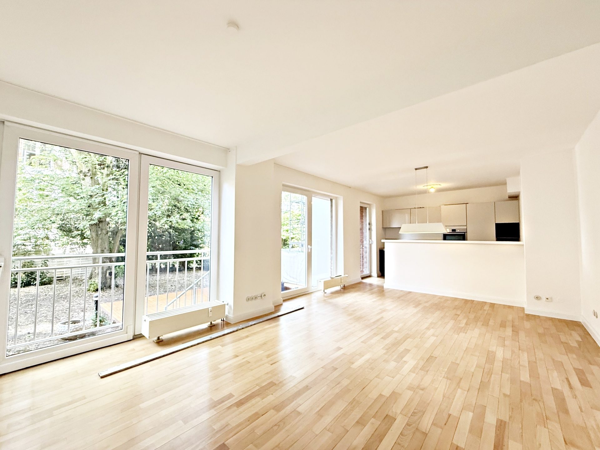 Böcker Wohnimmobilien - Immobilienangebot - Düsseldorf / Oberkassel - Alle - Freundliche ETW mit eigenem Garten und Einzelgarage
