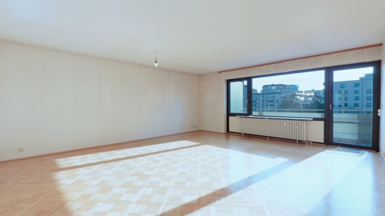 Böcker Wohnimmobilien - Immobilienangebot - Düsseldorf / Golzheim - Alle - 4-Zimmer-DG-Wohnung mit Potential und geräumiger Wohnfläche in Düsseldorf-Golzheim