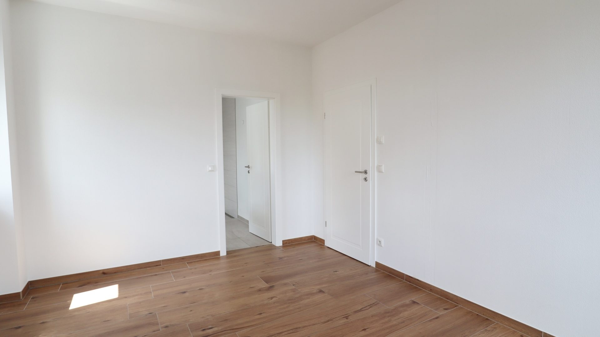 Böcker Wohnimmobilien - Immobilienangebot - Düsseldorf / Kalkum - Alle - Neuwertige 3-Zimmerwohnung mit herrlichem Ausblick in ruhiger Lage