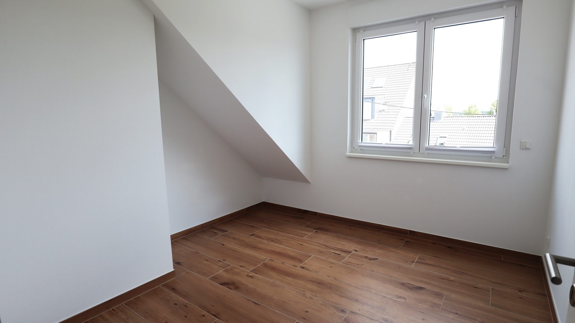 Böcker Wohnimmobilien - Immobilienangebot - Düsseldorf / Kalkum - Alle - Neuwertige 3-Zimmerwohnung mit herrlichem Ausblick in ruhiger Lage