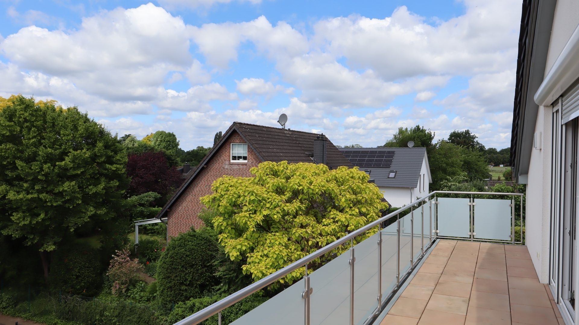 Böcker Wohnimmobilien - Immobilienangebot - Düsseldorf / Kalkum - Alle - Neuwertige 3-Zimmerwohnung mit herrlichem Ausblick in ruhiger Lage