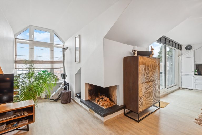 Böcker Wohnimmobilien - Immobilienangebot - Düsseldorf / Düsseltal - Alle - Individuelle  Dreizimmer-Maisonettewohnung auf ca. 150 m² in begehrter Lage - Ideal zu zweit oder zu dritt