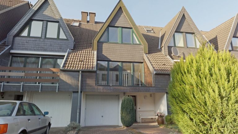 Böcker Wohnimmobilien - Immobilienangebot - Düsseldorf / Kaiserswerth - Alle - Charmantes Reihenhaus mit Potenzial im Düsseldorfer Norden