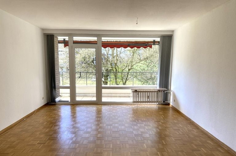 Böcker Wohnimmobilien - Immobilienangebot - Düsseldorf / Lörick - Alle - Lichtdurchflutete 2-Zimmer-Wohnung mit Balkon, Schwimmbad & Sauna