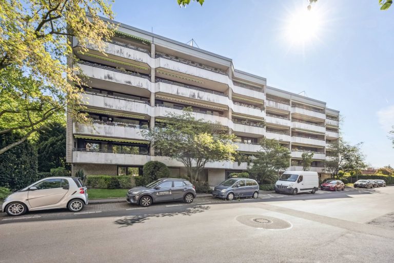 Böcker Wohnimmobilien - Immobilienangebot - Düsseldorf / Urdenbach - Alle - Familienwohnung mit hohem Freizeitwert