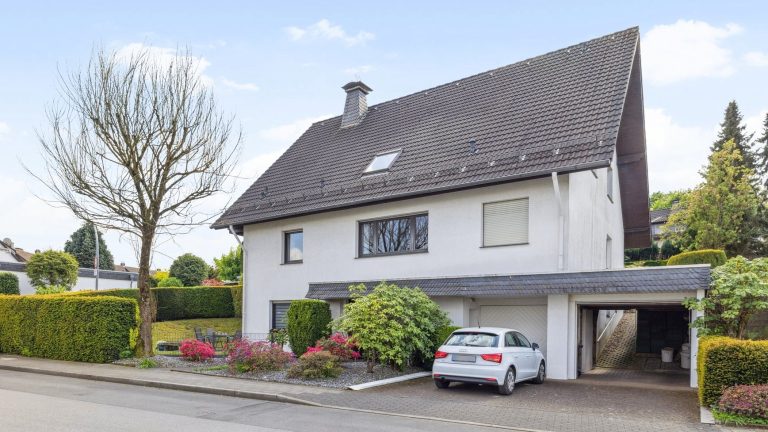 Böcker Wohnimmobilien - Immobilienangebot - Velbert - Alle - Familientraum mit Einliegerwohnung in ruhige Lage!