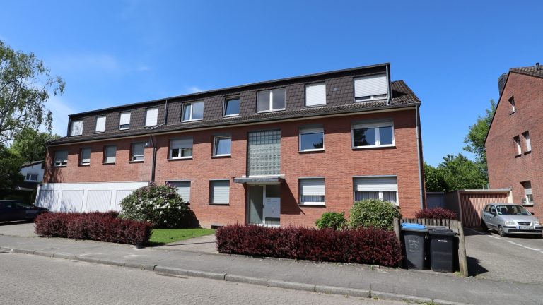Böcker Wohnimmobilien - Immobilienangebot - Düsseldorf / Angermund - Alle - Sanierte 3-Zimmer-Wohnung in ruhiger aber dennoch zentrumsnaher Lage von Angermund. Erstbezug!