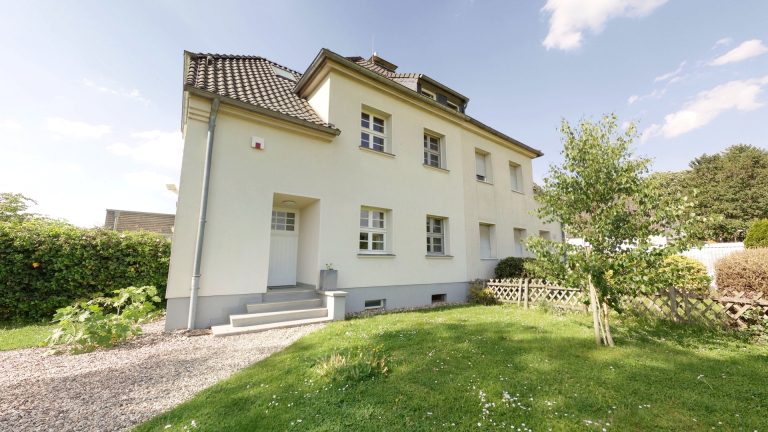 Böcker Wohnimmobilien - Immobilienangebot - Düsseldorf / Wittlaer - Alle - Denkmalgeschützte kernsanierte DHH in ruhiger Naturlage von Wittlaer