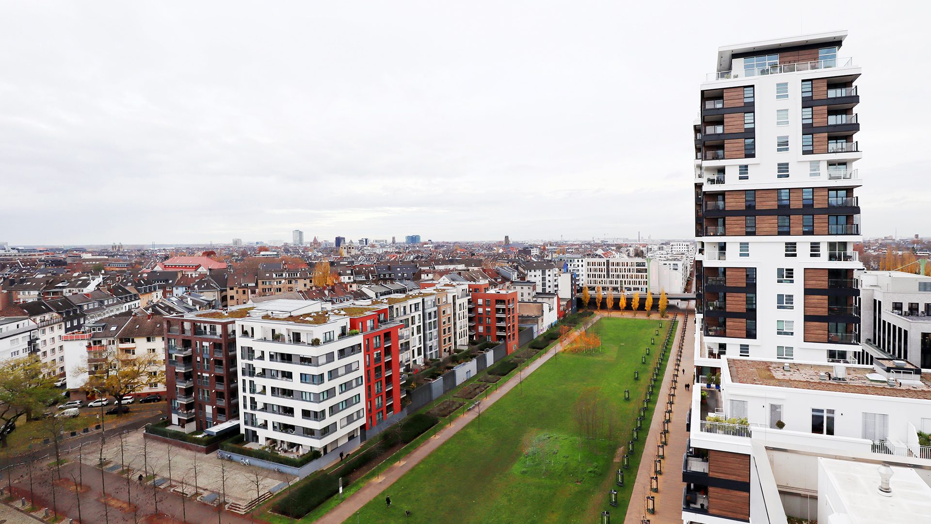 Böcker Wohnimmobilien - Immobilienangebot - Düsseldorf / Pempelfort - Alle - Diesen Ausblick vergessen Sie nie mehr! Exklusive 4-Zimmerwohnung im 11. Obergeschoss