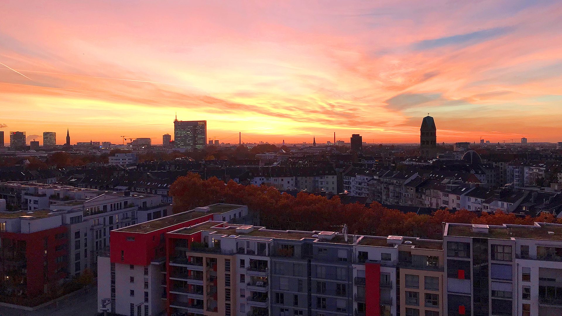 Böcker Wohnimmobilien - Immobilienangebot - Düsseldorf / Pempelfort - Alle - Diesen Ausblick vergessen Sie nie mehr! Exklusive 4-Zimmerwohnung im 11. Obergeschoss