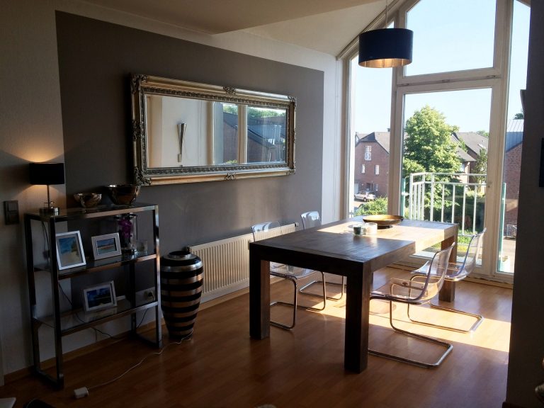 Böcker Wohnimmobilien - Immobilienangebot - Düsseldorf / Kaiserswerth - Alle - Schöne, helle Dachgeschoss Wohnung,nahe dem Ortskern von Kaiserswerth