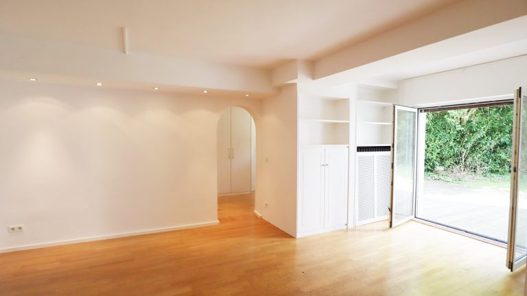 Böcker Wohnimmobilien - Immobilienangebot - Düsseldorf / Oberkassel - Alle - Großzügige Gartenwohnung im Maisonette-Stil in direkter Nähe zum Rhein!