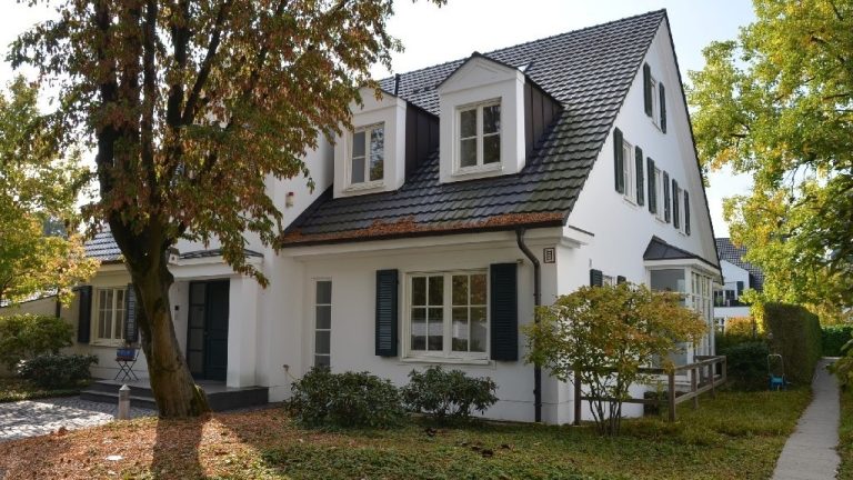 Böcker Wohnimmobilien - Immobilienangebot - Düsseldorf / Wittlaer - Alle - Exklusive Doppelhaushälfte in bevorzugter Lage von Wittlaer nahe des Rheins