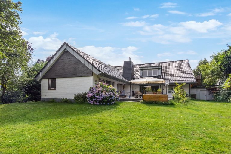 Böcker Wohnimmobilien - Immobilienangebot - Meerbusch / Osterath - Alle - Freistehendes Einfamilienhaus in beliebter Lage von Meerbusch
