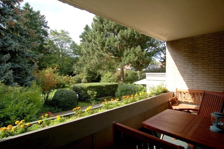 Böcker Wohnimmobilien - Immobilienangebot - Düsseldorf / Kaiserswerth - Alle - Gemütliche Maisonette-Wohnung mit zwei Terrassen und Garten in Kaiserswerth
