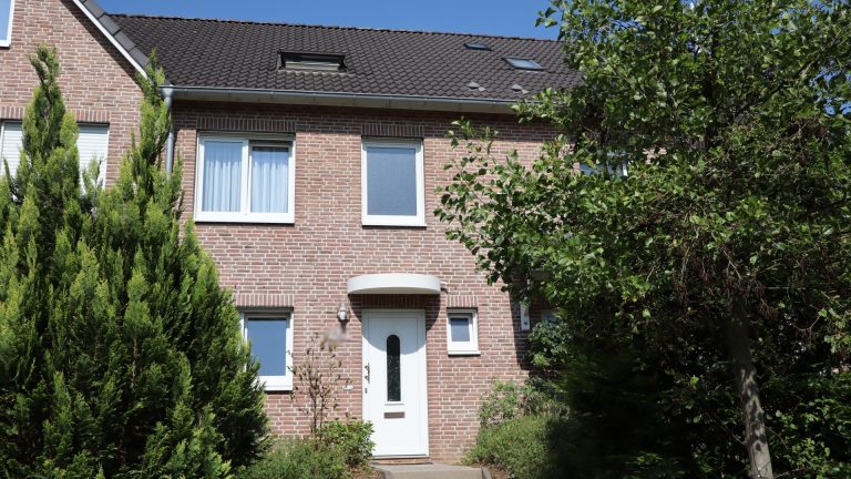 Böcker Wohnimmobilien - Immobilienangebot - Düsseldorf - Alle - Attraktives Reihenmittelhaus mit schönem Garten in Einbrungen