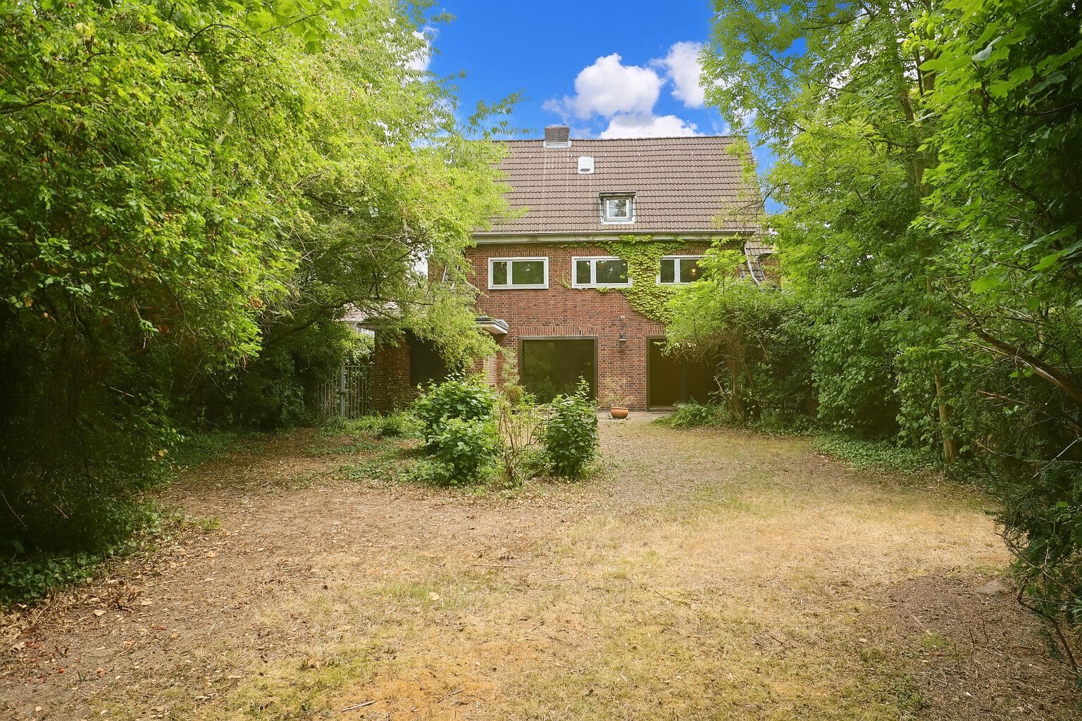 Böcker Wohnimmobilien - Immobilienangebot - Düsseldorf / Stockum - Alle - EFH mit viel Potenzial und hervorragender Infrastruktur in Lohausen