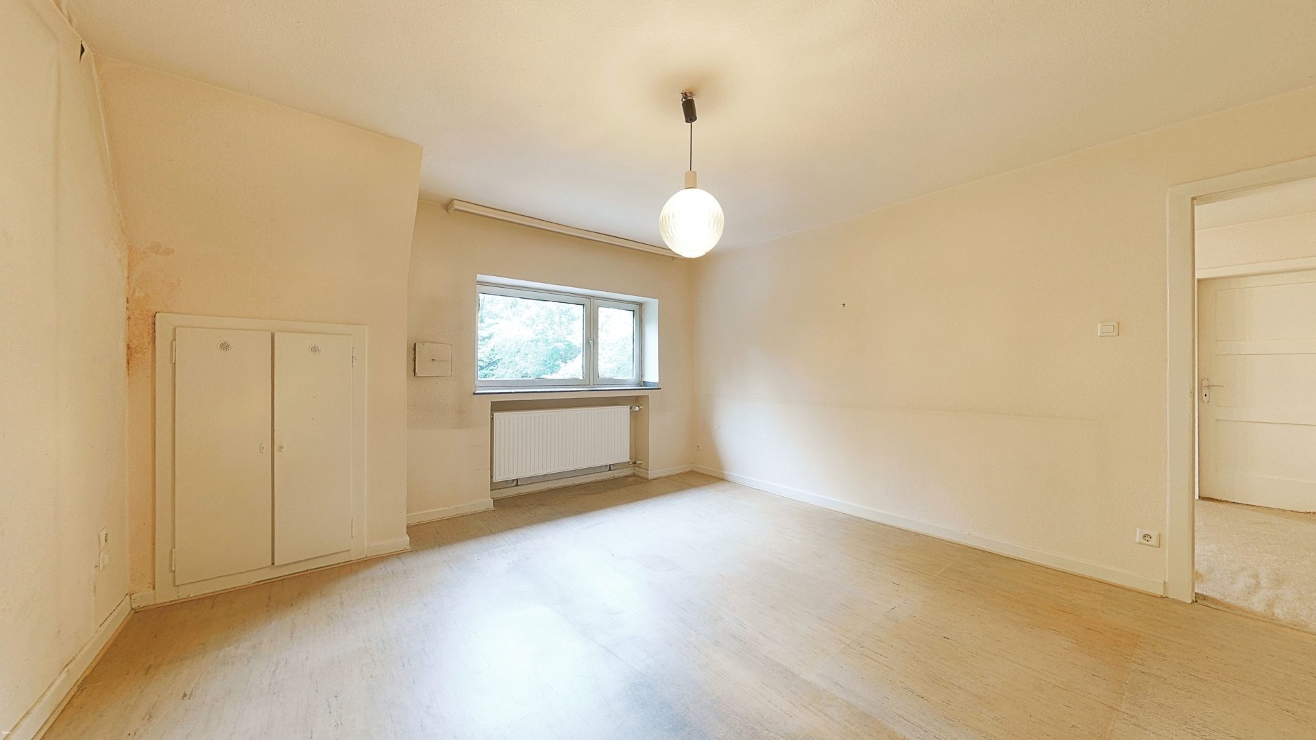 Böcker Wohnimmobilien - Immobilienangebot - Düsseldorf / Stockum - Alle - EFH mit viel Potenzial und hervorragender Infrastruktur in Lohausen
