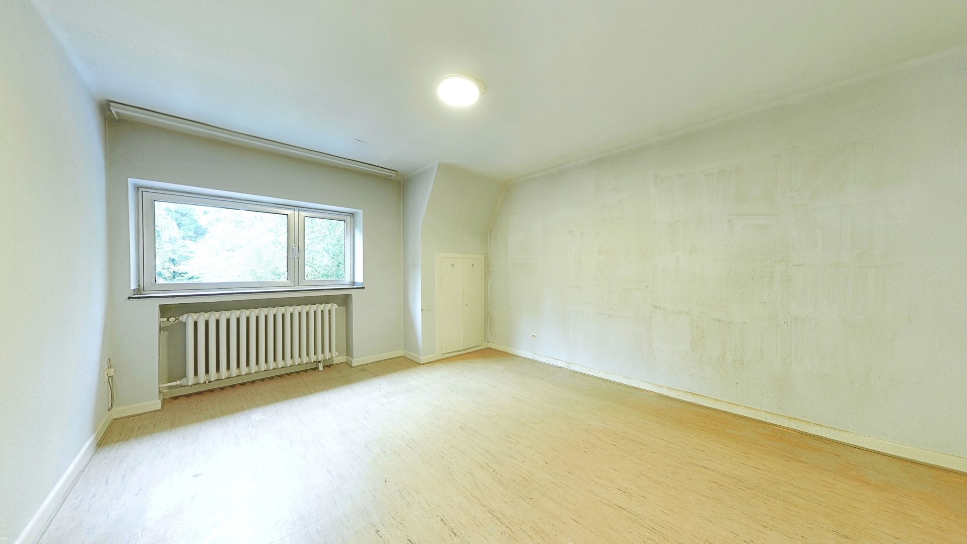 Böcker Wohnimmobilien - Immobilienangebot - Düsseldorf / Stockum - Alle - EFH mit viel Potenzial und hervorragender Infrastruktur in Lohausen