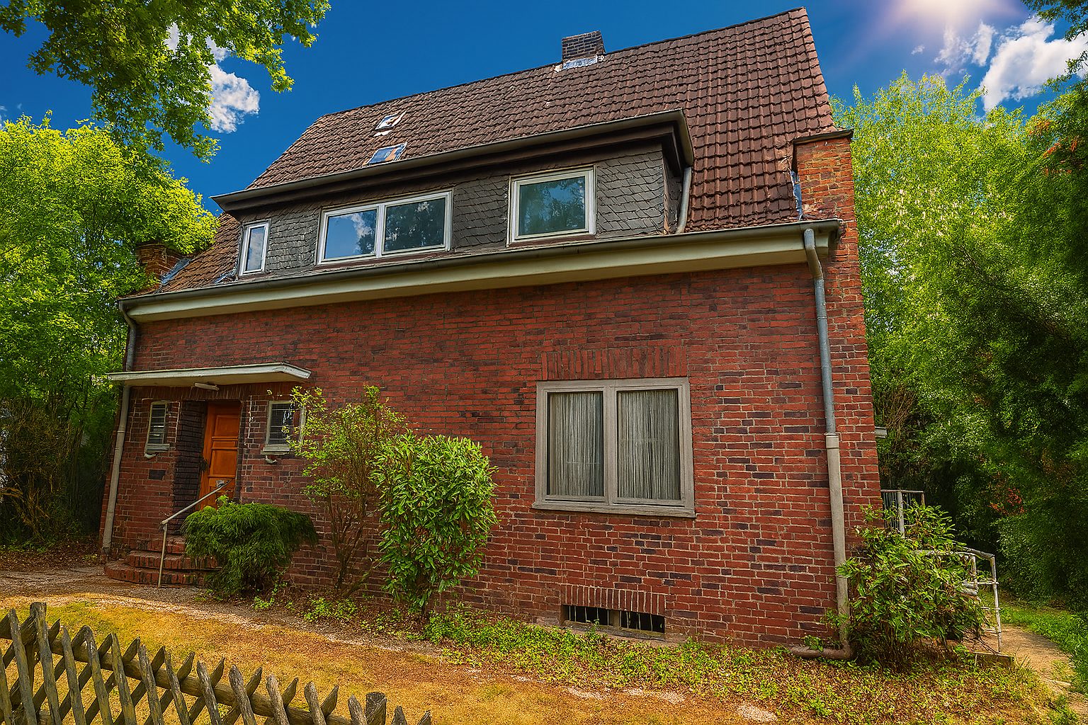 Böcker Wohnimmobilien - Immobilienangebot - Düsseldorf / Stockum - Alle - EFH mit viel Potenzial und hervorragender Infrastruktur in Lohausen