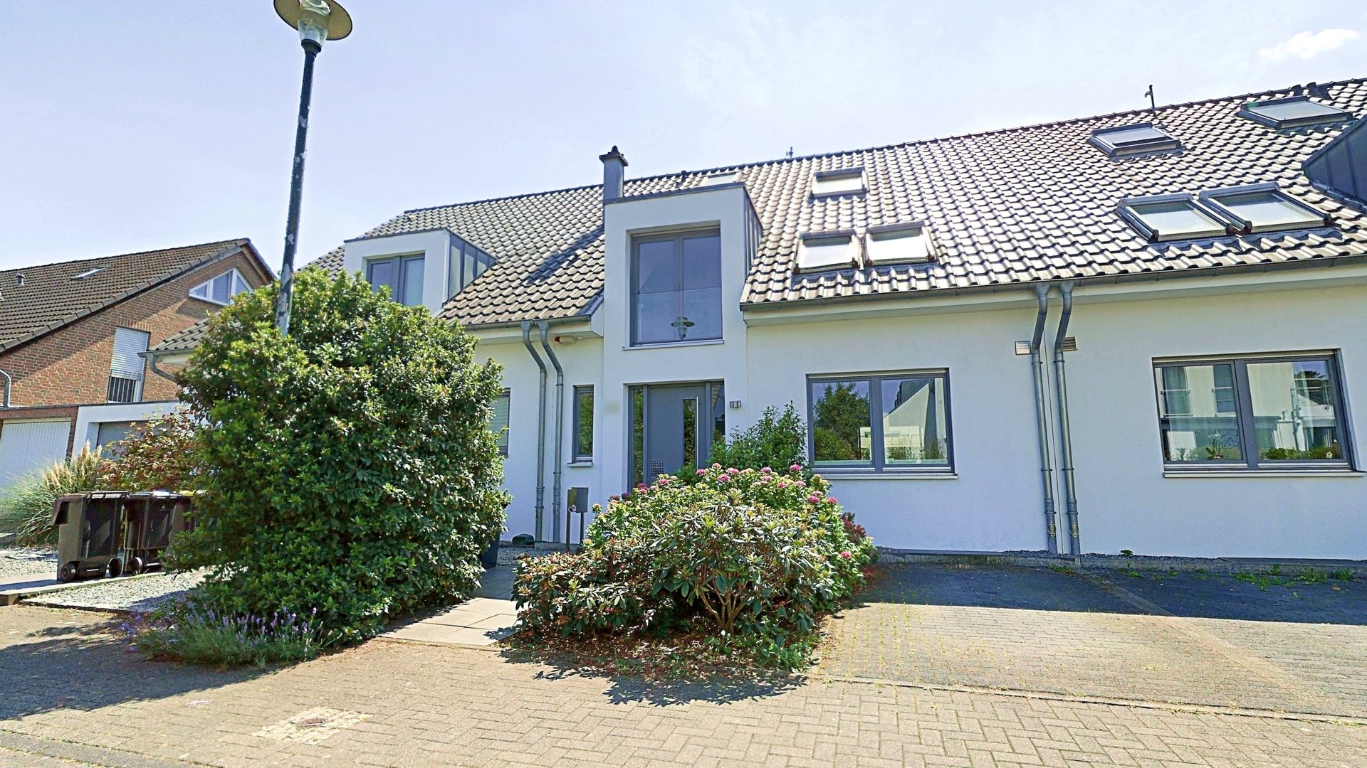 Böcker Wohnimmobilien - Immobilienangebot - Düsseldorf / Lohausen - Alle - Attraktives RMH mit Top-Ausstattung in direkter Nähe der ISD und 300 m zum Rhein gelegen