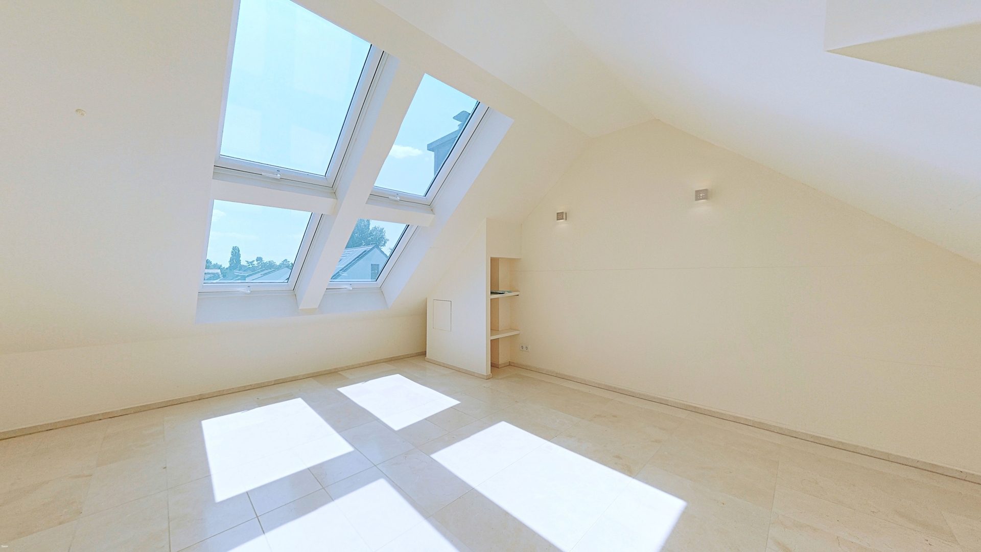 Böcker Wohnimmobilien - Immobilienangebot - Düsseldorf / Lohausen - Alle - Attraktives RMH mit Top-Ausstattung in direkter Nähe der ISD und 300 m zum Rhein gelegen