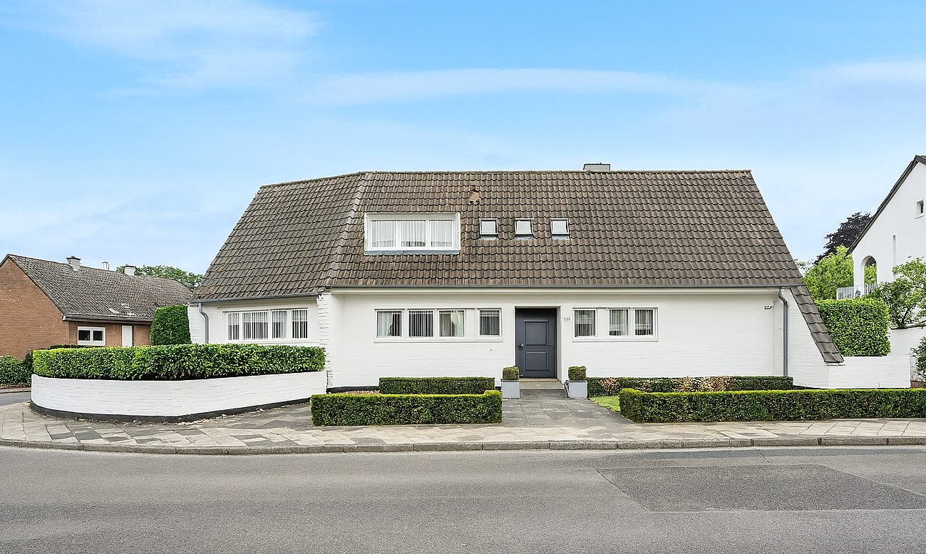 Böcker Wohnimmobilien - Immobilienangebot - Düsseldorf / Stockum - Alle - Hochwertig und geschmackvoll saniertes Einfamilienhaus in Stockum