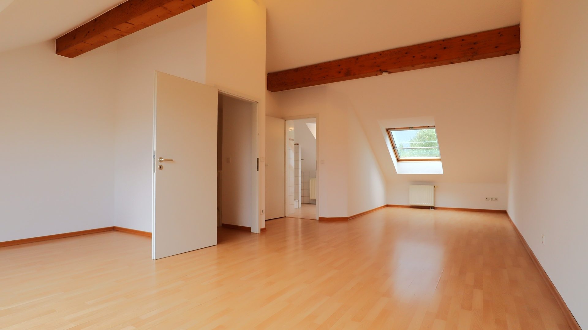 Böcker Wohnimmobilien - Immobilienangebot - Düsseldorf / Einbrungen - Alle - Attraktives Reihenmittelhaus in Einbrungen mit Garten