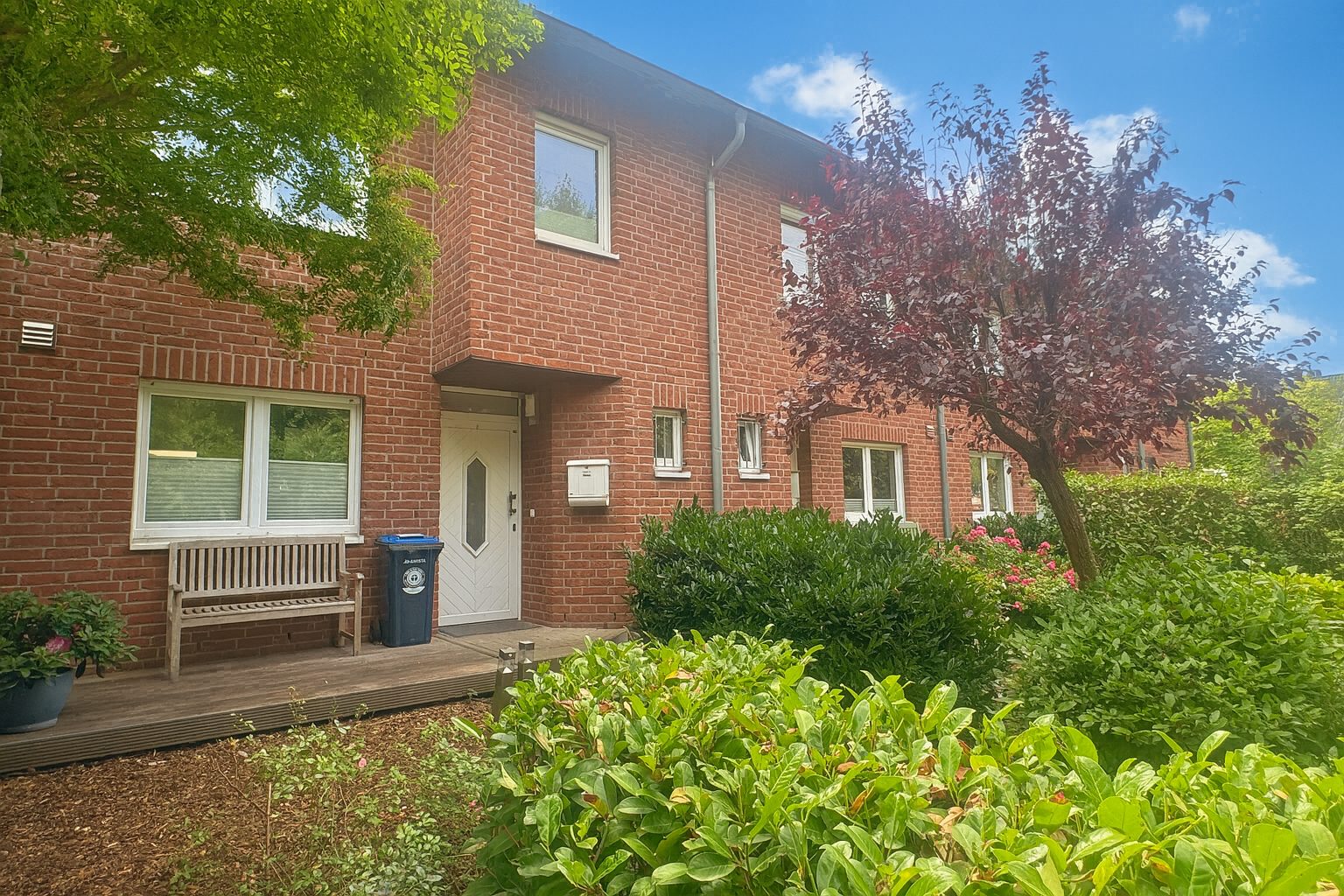 Böcker Wohnimmobilien - Immobilienangebot - Düsseldorf / Einbrungen - Alle - Attraktives Reihenmittelhaus in Einbrungen mit Garten