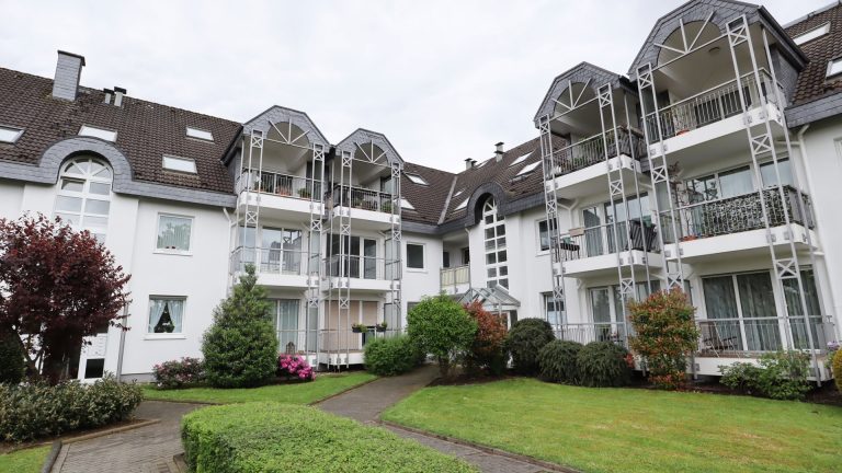 Böcker Wohnimmobilien - Immobilienangebot - Düsseldorf / Angermund - Alle - Großzügige 2-Zimmer Wohnung mit Sonnenbalkon und herrlichem Grünblick