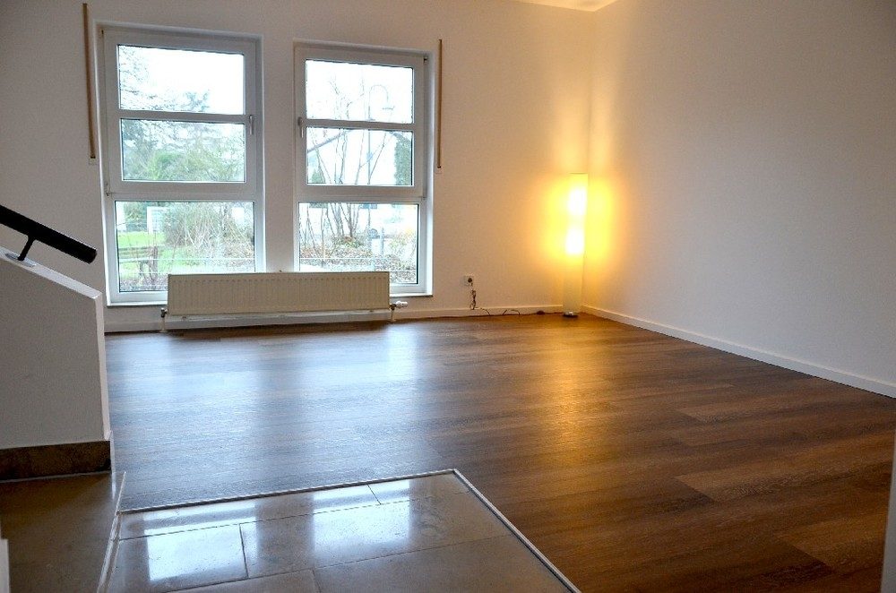 Böcker Wohnimmobilien - Immobilienangebot - Düsseldorf / Wittlaer - Alle - Hochwertiges Split-Level-Haus in bevorzugter Lage von Wittlaer