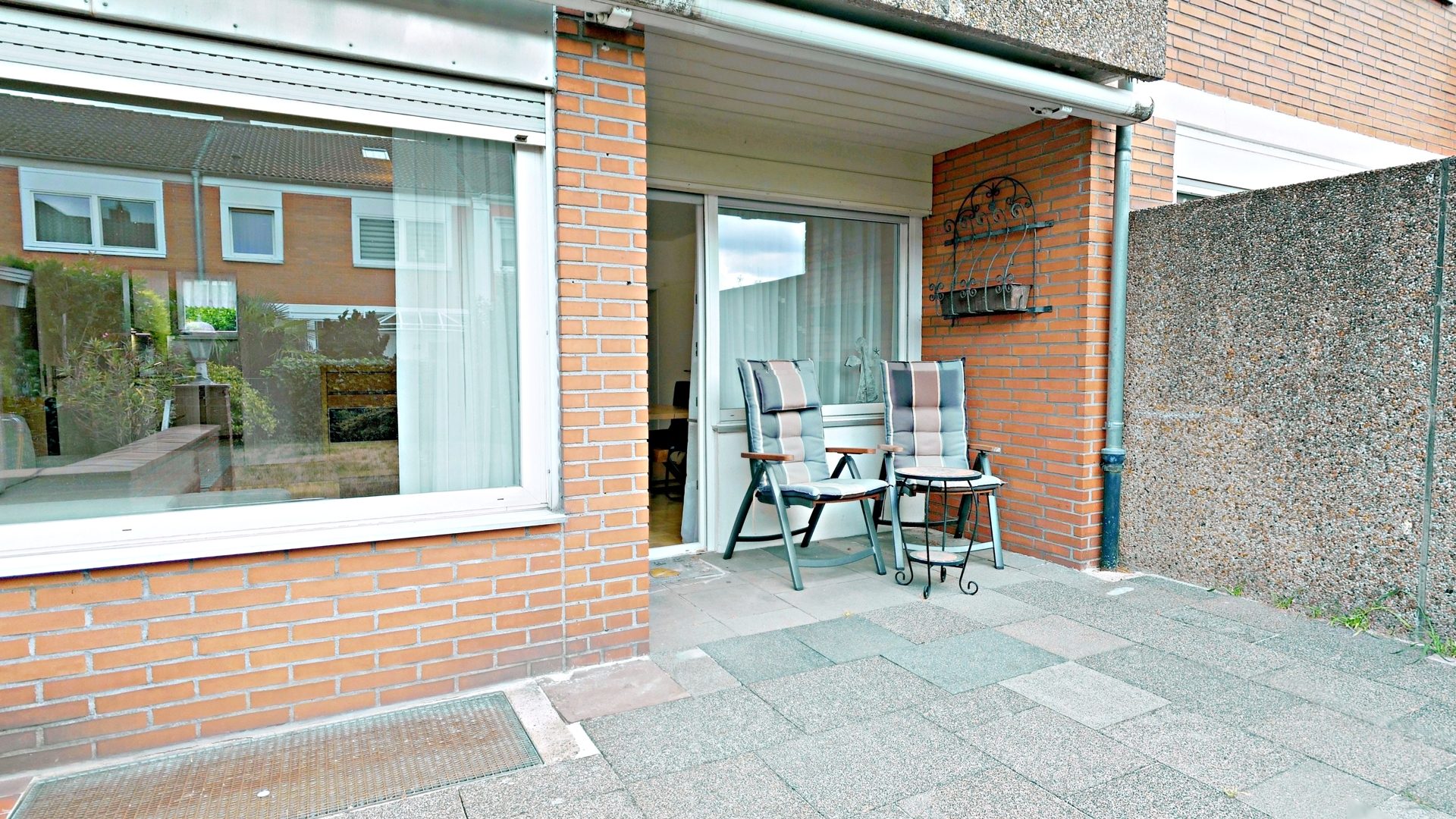 Böcker Wohnimmobilien - Immobilienangebot - Düsseldorf / Lörick - Alle - Möbliertes Reihenmittelhaus in schöner Lage - besonders familienfreundlich