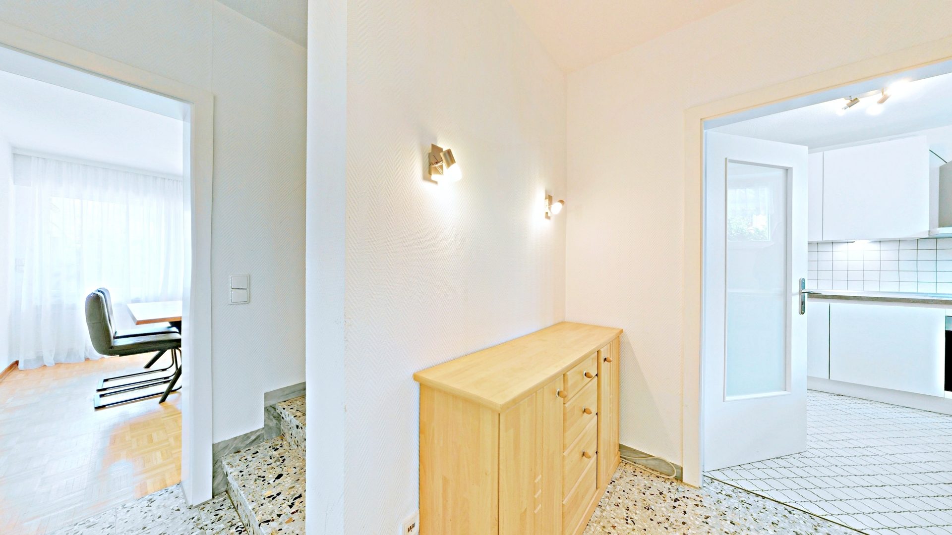 Böcker Wohnimmobilien - Immobilienangebot - Düsseldorf / Lörick - Alle - Möbliertes Reihenmittelhaus in schöner Lage - besonders familienfreundlich