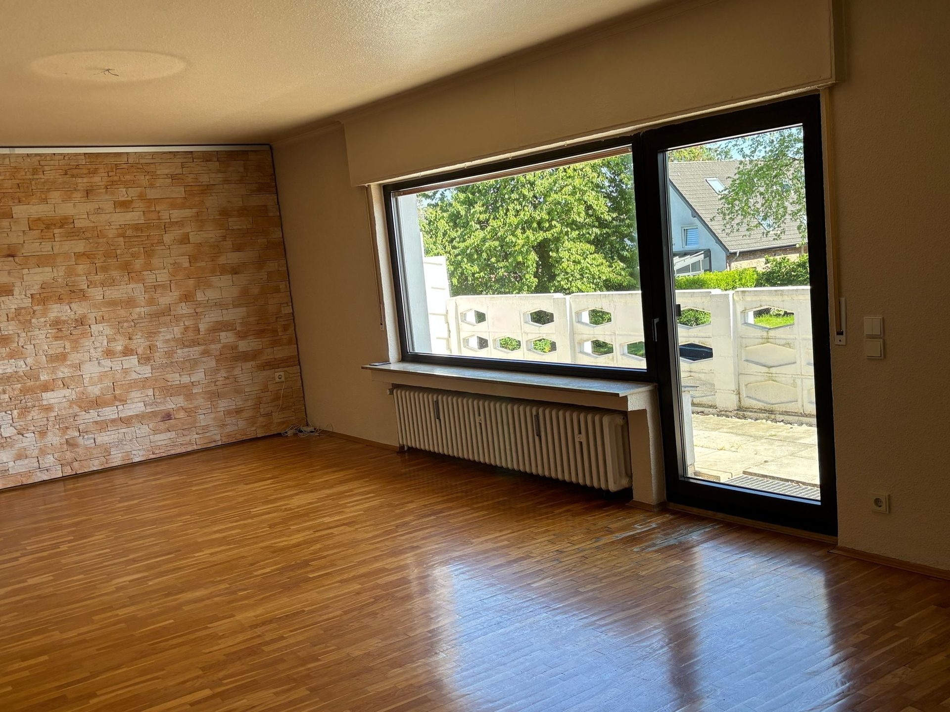 Böcker Wohnimmobilien - Immobilienangebot - Duisburg / Serm - Alle - Eigennutzung trifft Kapitalanlage! Chance in Duisburg-Serm