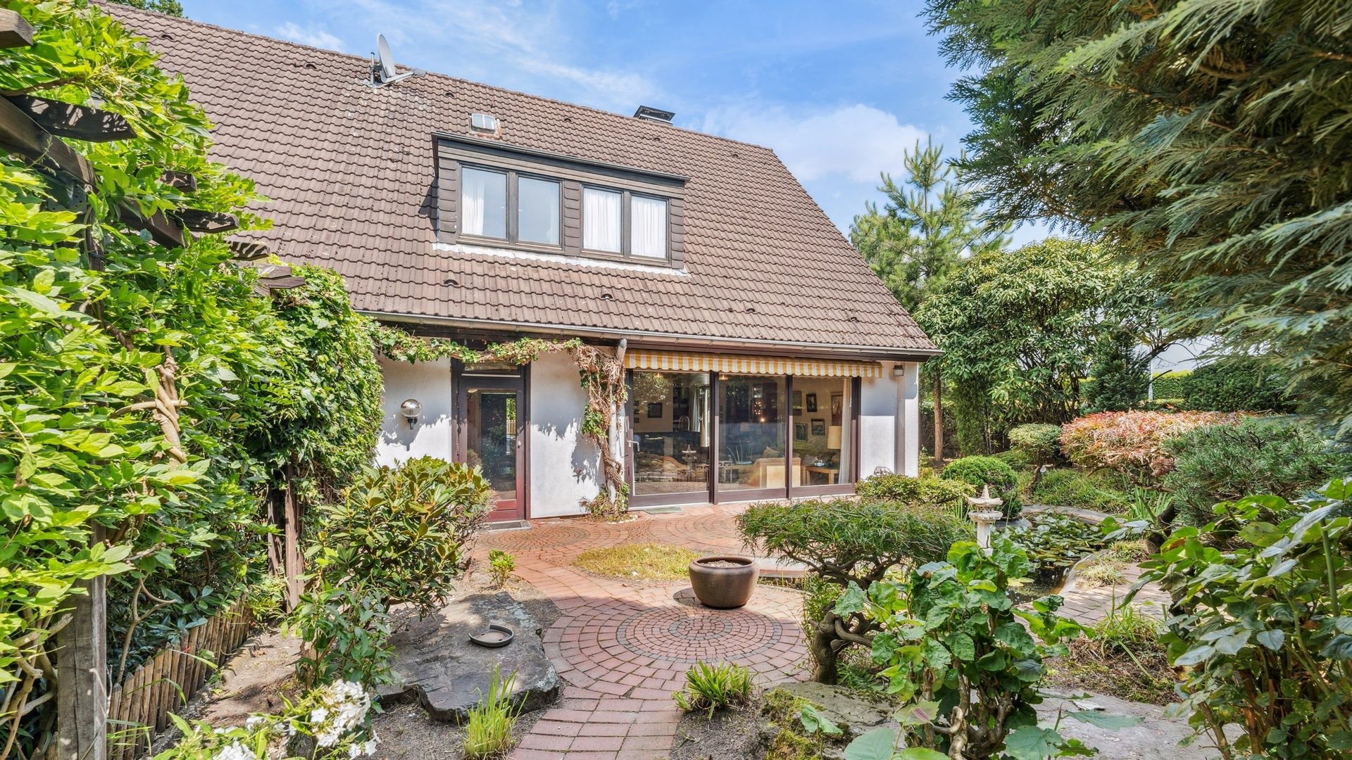 Böcker Wohnimmobilien - Immobilienangebot - Ratingen - Alle - Großzügige Doppelhaushälfte in Top-Lage von Ratingen-Hösel